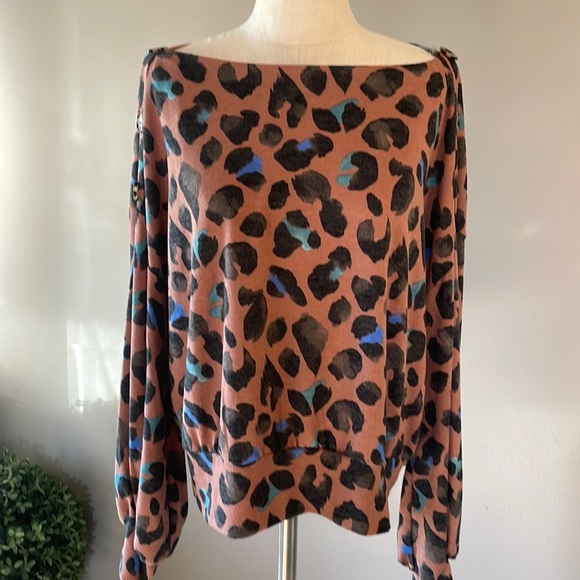 NWT ADORA animal print SOFT COZY fleece knit top accent buttons boat neck M - Picture 1 of 9